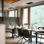 Kristall Hotel
