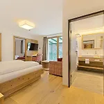 Kristall Hotel
