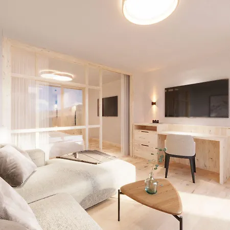 Kristall מלון 4*