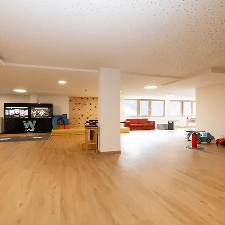 Kristall Hotell 4*