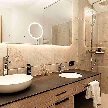 Kristall Hotel 4*