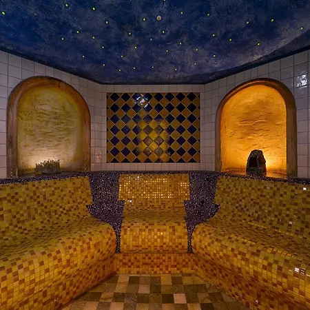 מלון Kristall 4*