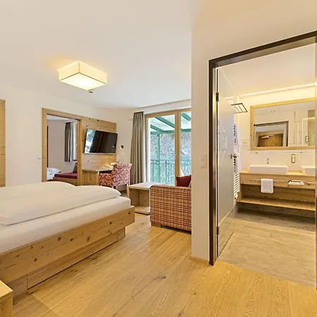 Kristall Hotel