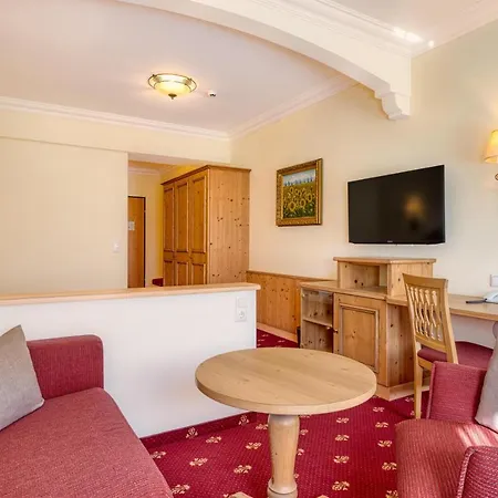 Kristall Hotel 4*
