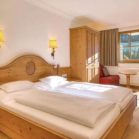 Hotel Kristall 4*
