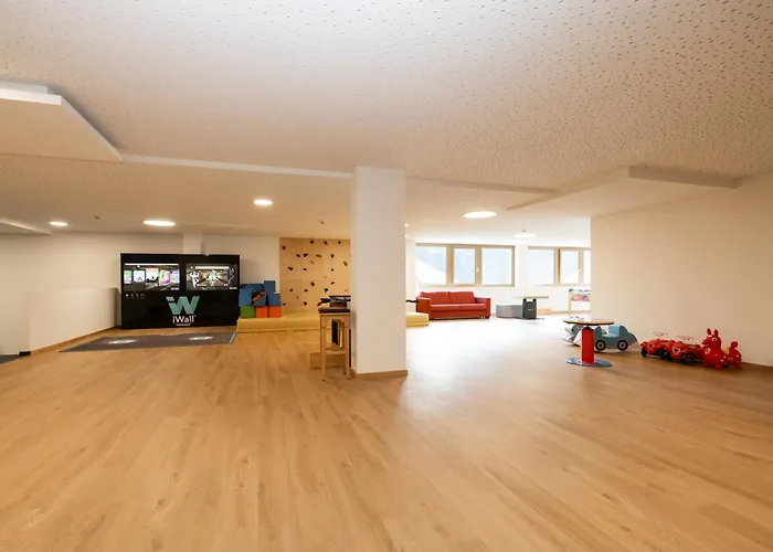 Kristall Hotell 4*